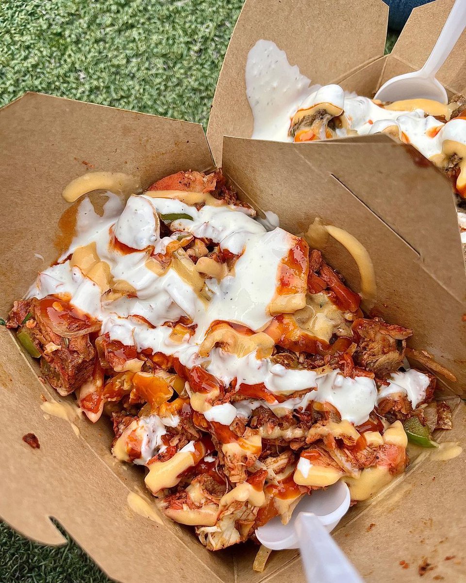 Tandoori Chicken on fries/rice or Steak on fries? 😋
This weekend we'll be at the Taste of Lawrence 🙌🏼 - @wexfordheights
See you there 🍴
🗓 July 8th to 10th
📍Lawrence East 
Warden to Birchmount
📸 @moooodiefoooodie 
#toronto #food #summer #festival
