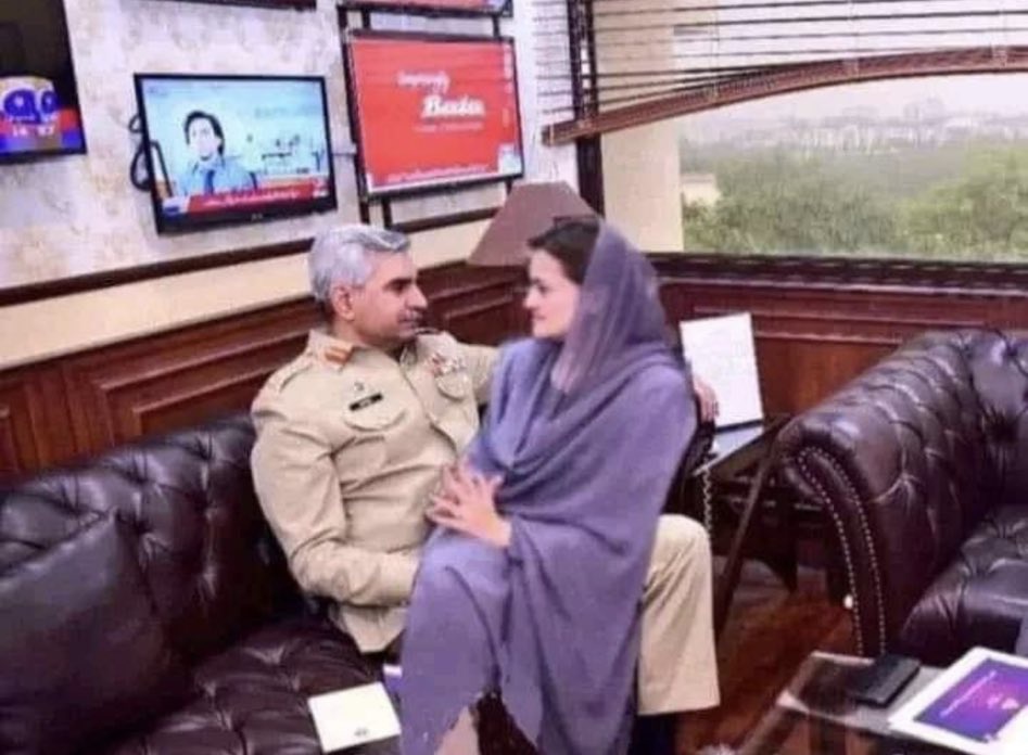 mqsood_ahmd's tweet photo. @OfficialShehr رکو ۔۔ فارغ ہو کر کال کرتا ہوں ۔ کیا کروں #Man_Power کی گولی کھایی ہے 🙊🙊 https://t.co/hkiVaeQz0s