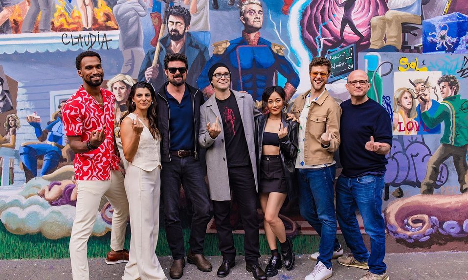 SpnTentation's tweet image. O elenco de #TheBoys no BECO DO BATMAN! Jensen Ackles nunca vou te perdoar por ter ido embora antes desse momento 😭😭😭 lindos demais!!!