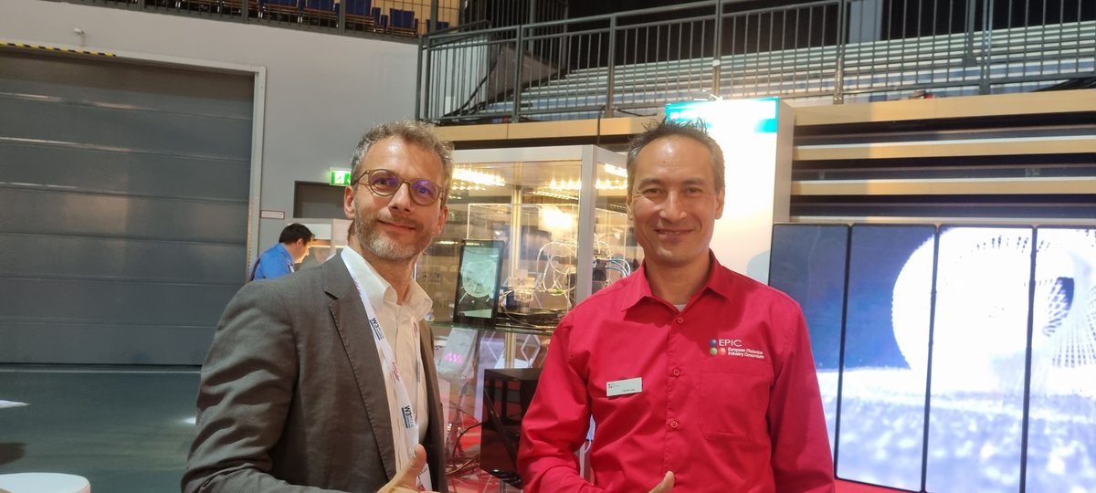 We welcome EPIC and explained our vision for multi-material additive fabrication of optics based on 2-photon laser lithography at W3+ Wetzlar. Mike Richardson and Carlos Lee, thanks for meeting up. @EPICassoc <a href="/CarlosLeeEPIC/">CarlosLeeEPIC</a> @cfaed_TUD youtu.be/HnoT2K8YSEQ #HMRG