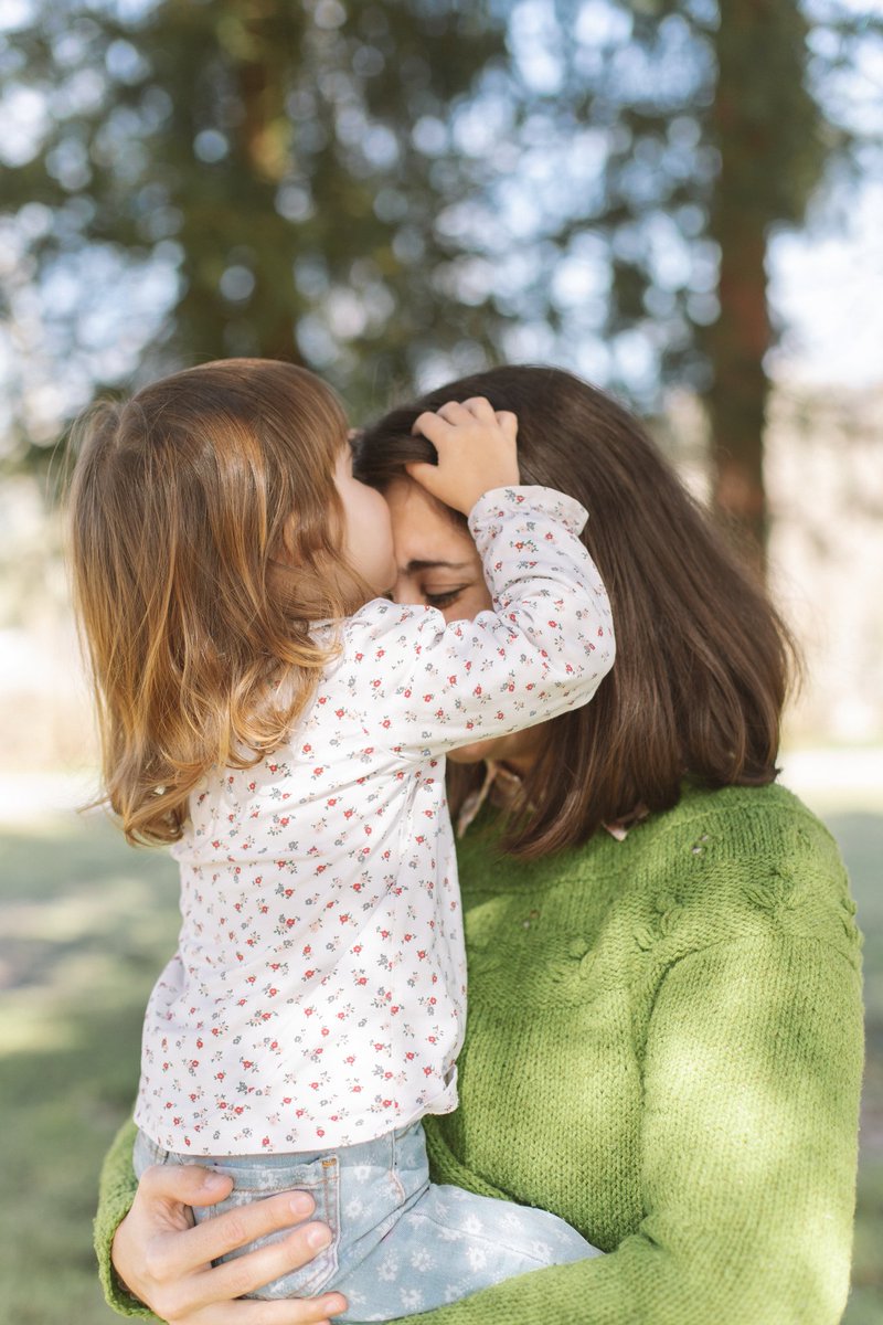 LetiCernuda's tweet photo. ¡Hola! 

Soi Leti y faigo semeyes de maternidá pal mio proyectu @diesadulces. Un llugar onde les madres somos les protagonistes xunto colos abrazos, la risa y l'amor de les nueses críes. Ensin poses, ensin regles. Semeyes naturales, siendo una mesma. 

😊

 #Piloña #Asturies https://t.co/dEEYyb3q3s
