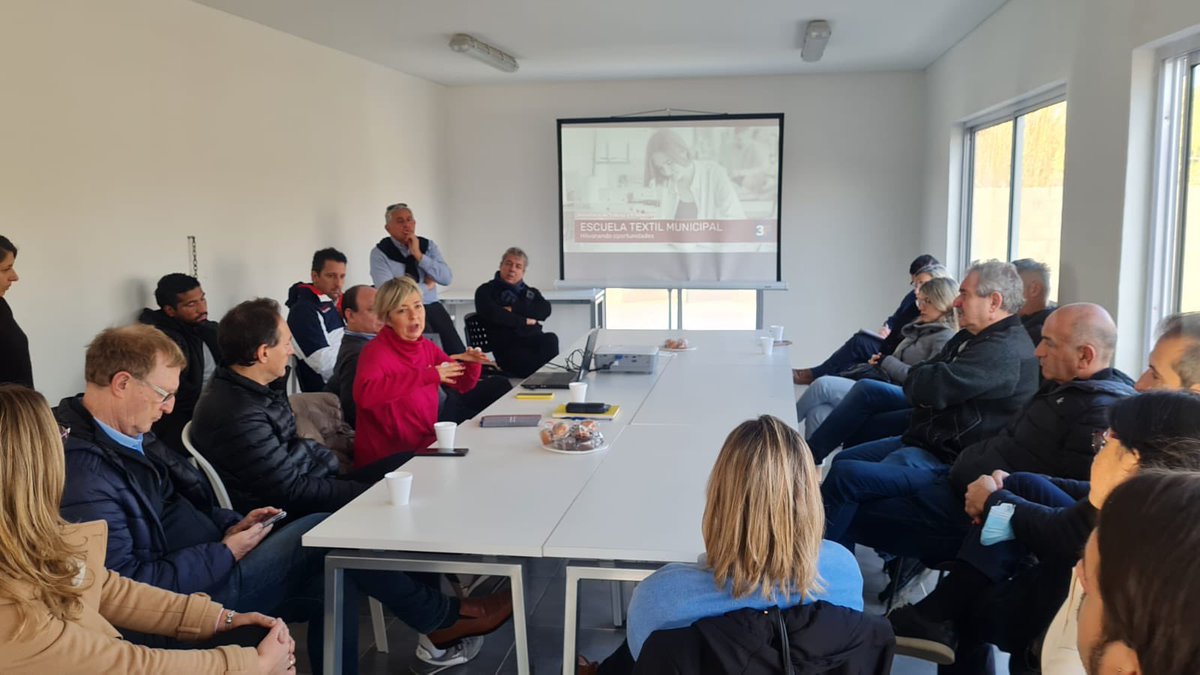 dievalen's tweet photo. Con los empresarios Pymes de la industria textil de Tres de Febrero, debatiendo ideas para la futura escuela textil de nuestro municipio. Capacitacion y cultura del trabajo, para promover la producción. https://t.co/gfKUj0W8AL