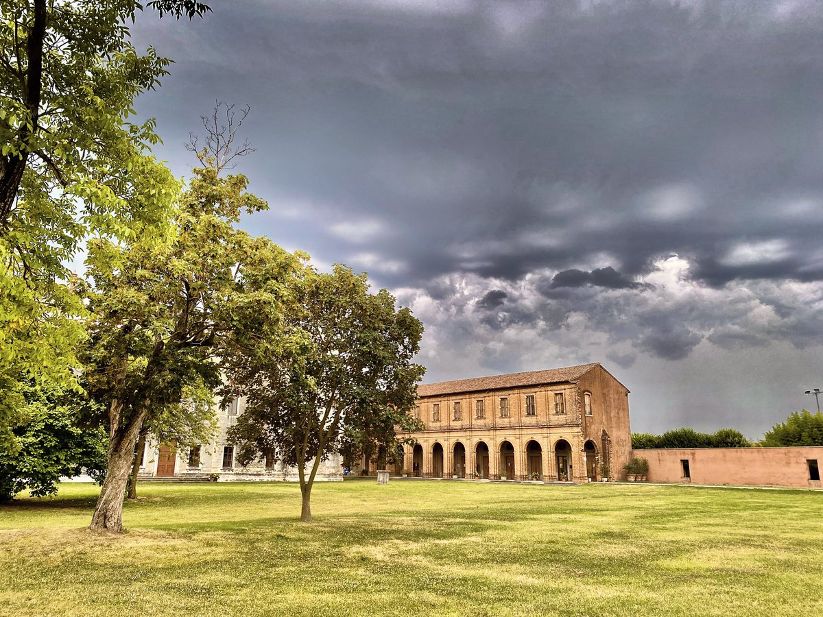 _danielbasso's tweet image. La Biblioteca di Santa Maria di sala.
#sunset #sunrise #sun #sunshine #Storm