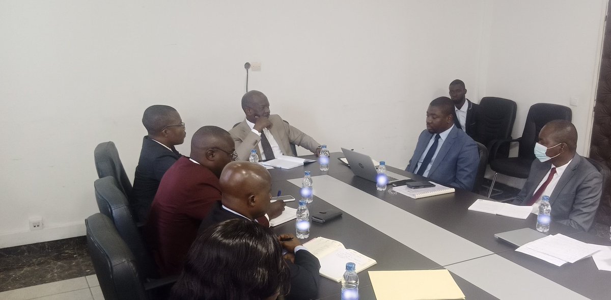 Celestin_Koalla's tweet photo. j'ai présidé aujourd'hui 06/07/2022 la réunion du comité de direction avec mes collaborateurs dans le cadre de l'état d'avancement des activés de la direction Générale du logement et du cadre de vie (DGLVC).
#MCLU
#DGLCV
#CK https://t.co/aBDGFjAfwx