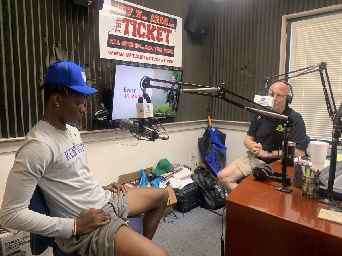acaeaglesfball's tweet photo. Thank you to @dougamos1075 @MAX_RoundTable for having @avery8stuart today on your show! We are blessed to have y’all covering sports! #acafootball https://t.co/6gUleeAkCT