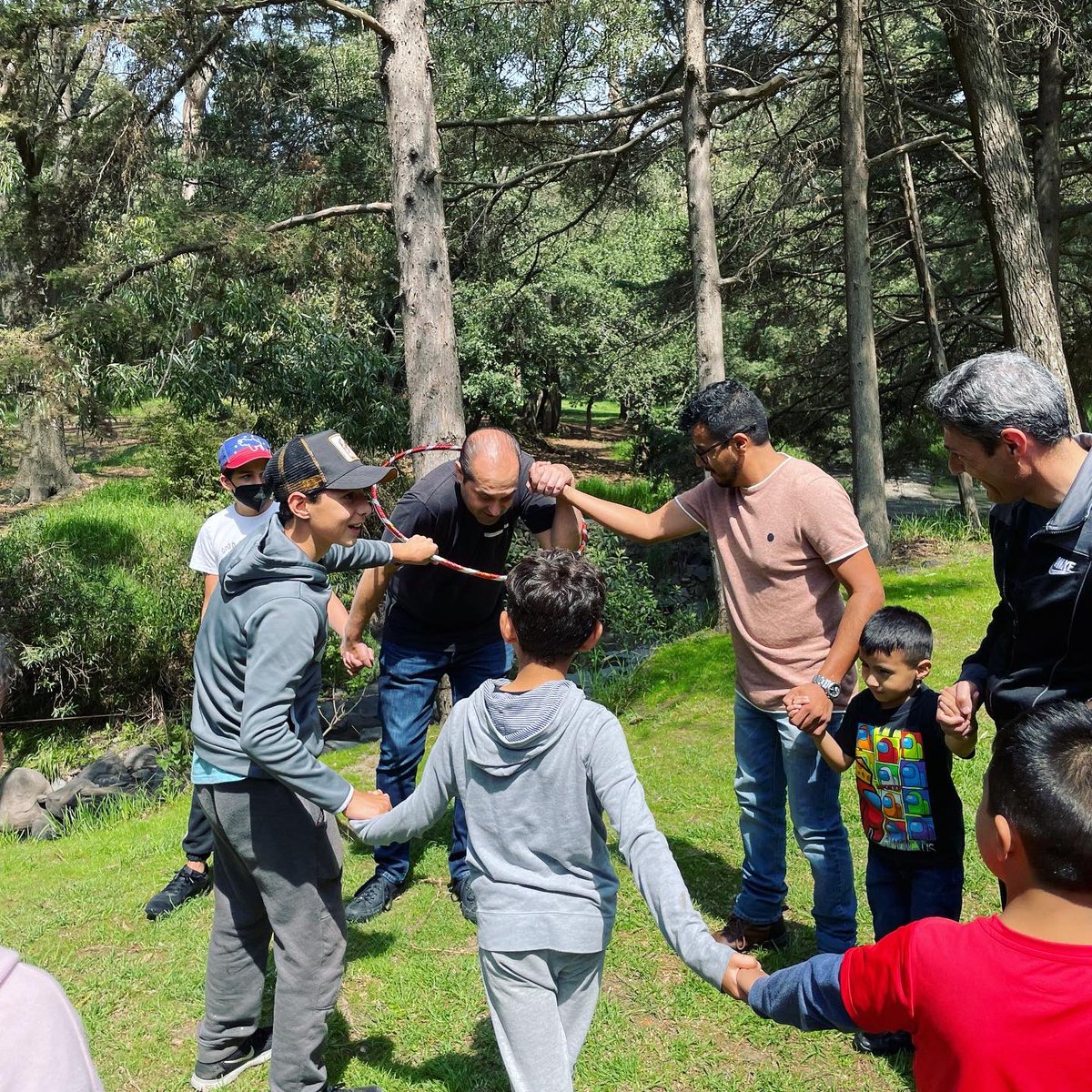 eulisesgil's tweet photo. Una misión grande no puede lograrse solo con un par de personas, se necesitan muchas personas, diferentes talentos y capacidades. 

Amamos a cada uno de nuestros voluntarios de #vidaincdmx y estamos agradecidos con Dios por sus vidas.

Día de campo familiar para voluntarios 🥳 https://t.co/ht7KZk8LLv