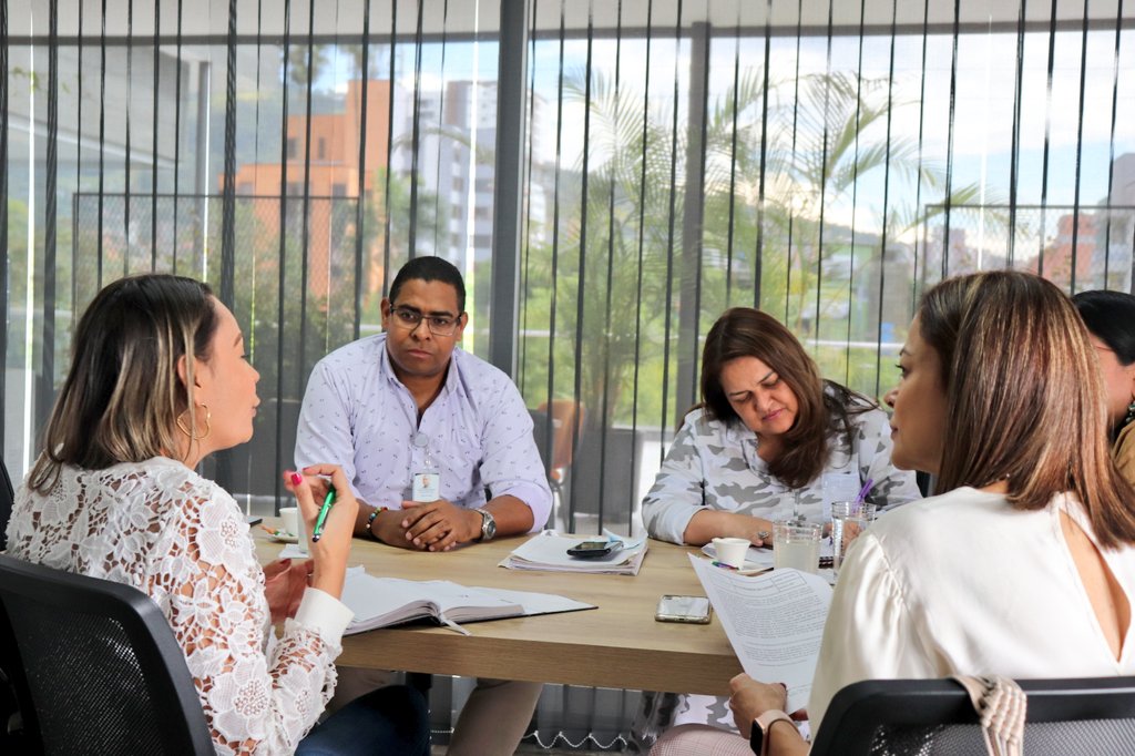 contraloriaenv's tweet photo. #AEstaHora, se realiza cierre de la auditoría de #actuacionespecial, practicada a la Curaduría Primera de Envigado, sobre la gestión correspondiente a la vigencia 2021. 
@concejoenvigado 
@AlcaldiaEnv https://t.co/4oEKYHUnOR