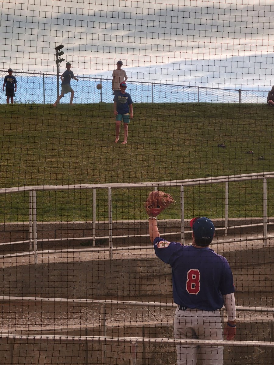 Class act right here.   <a href="/LoganLightning5/">Logan Nicoson</a> playing catch with some adoring baseball fans during lightning delay in Rapid City.  He made their day better.  By the way, Logan went 5-5 in game 6 of the tournament.    #Karma #Wayne