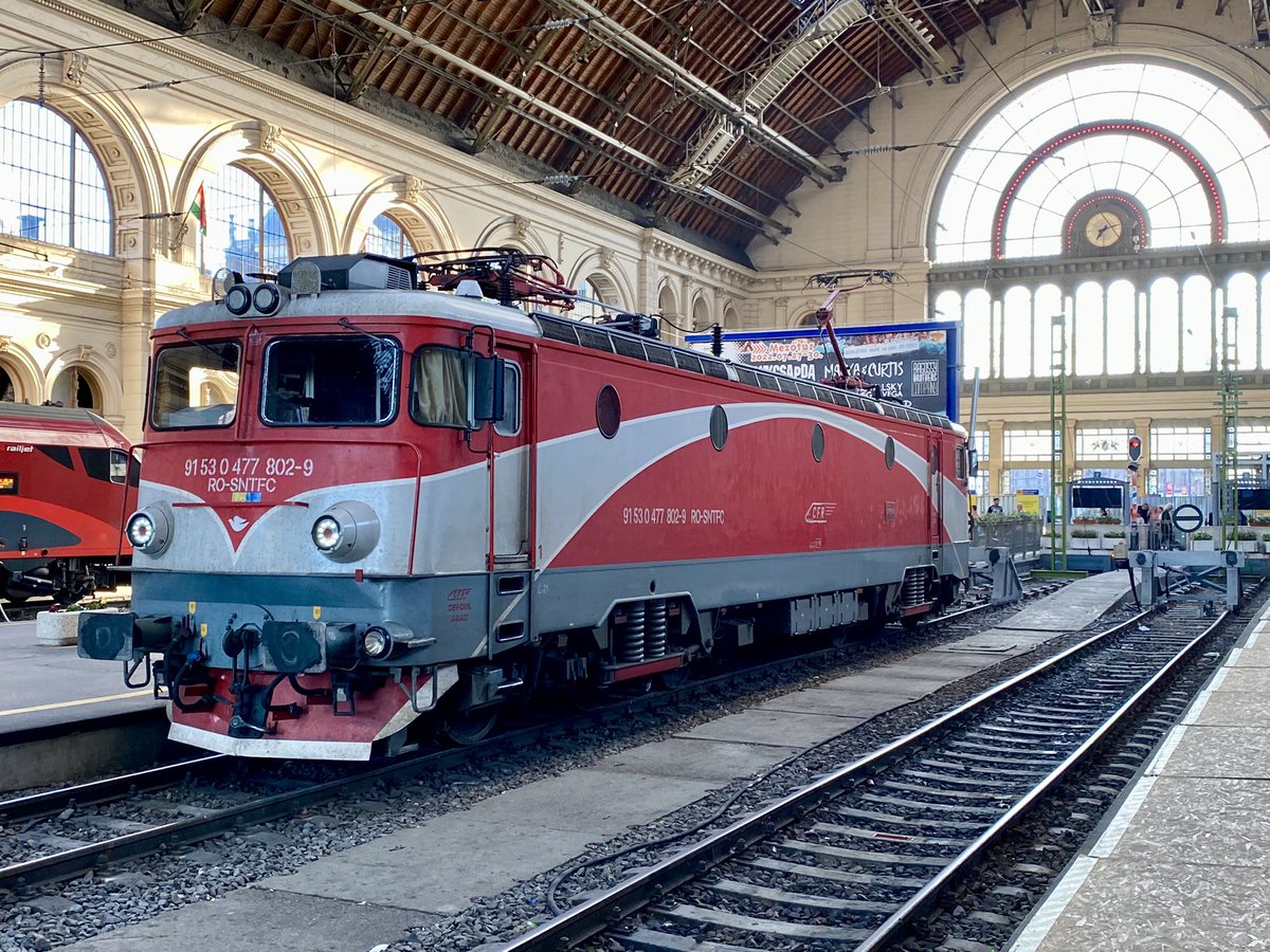 thalys74's tweet photo. Une roumaine de service en Hongrie ! #BudapestKeleti #Trainspotting #CFR #InterrailPass #Day3 https://t.co/0C5kHa1PQJ