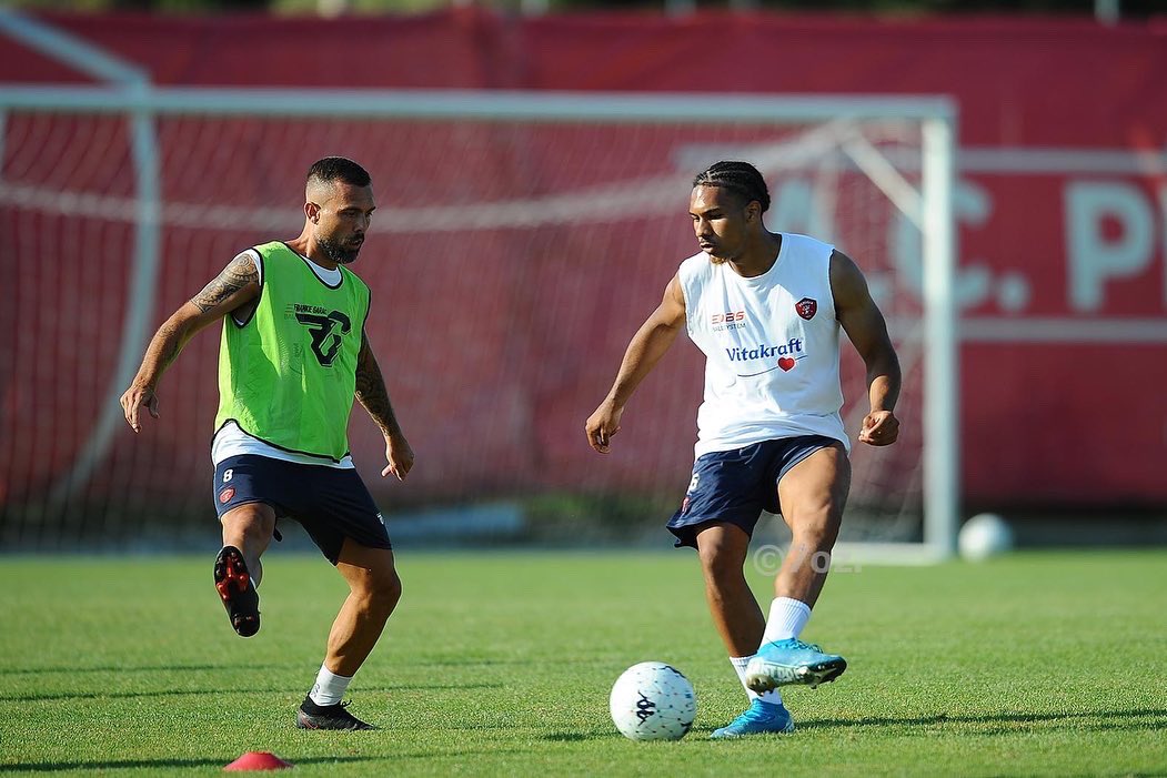 ACPerugiaCalcio's tweet photo. 📸| E anche il terzo giorno se ne è andato..

#noisiamoperugia #forzagrifo @Lega_B 
(foto #Settonce ©) https://t.co/DSB1Kf9zl3