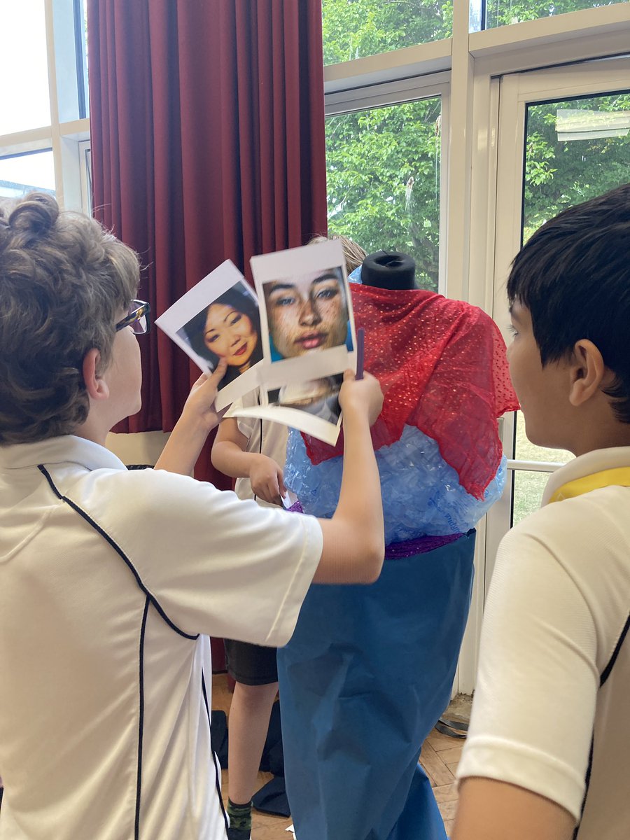 GW Year 8 Art’s Day! The pictures of great fun keep coming. <a href="/GWPerfArts/">GWPerformingArts</a> <a href="/WintonAcademyUL/">Winton Academy</a> <a href="/GlenwindT/">GWD&T</a> <a href="/GlenmoorAcademy/">Glenmoor Academy</a> <a href="/LucanArt/">Miroslav Lucan</a>