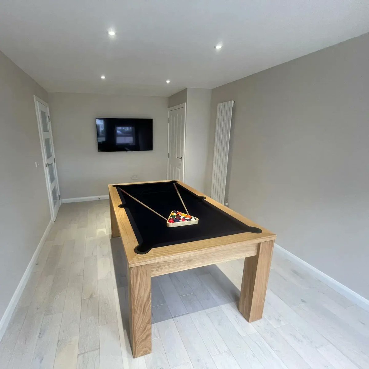 FunkyMunkyPool's tweet image. Introducing our beautiful solid oak pool dining table..
Unbelievably all of this production run were sold before we had completed them..
Huge thanks to our friends homepooltables.com up in Hamilton..

#realwood
#pooltablediners