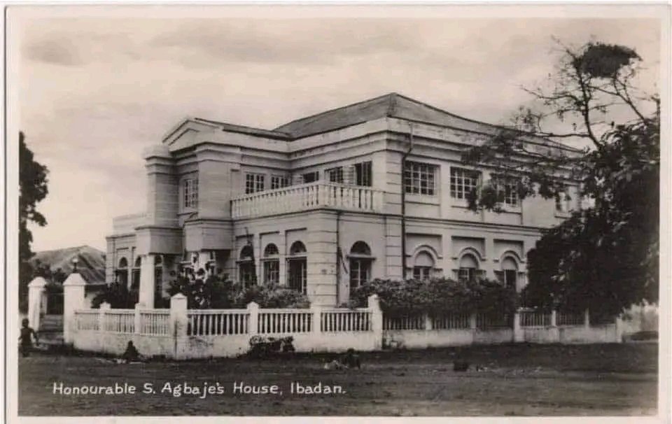 AfternoonstarUs's tweet photo. Chief Salami Agbaje's House, Ibadan. #Circa: 1930's

The beautiful #masterpiece is still standing till today.

 Salami Agbaje was one of #lbadan's indigenous entrepreneurs and textile dealer in the early 1920's.

Chief Salami Agbaje (#Balogun of lbadan) died in 1953
#kujeprison # https://t.co/nWI4CWxB2Z