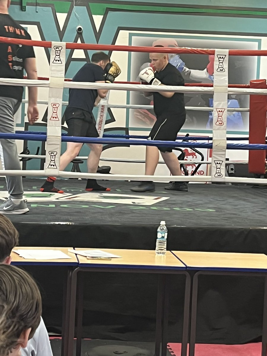 HopeClassof2025's tweet photo. Another huge celebration today. 4 of our fantastic Year 8 boys graduating from the @ThinkFASTAcad boxing 👏🏻❤️ so glad I was able to celebrate this with you Jayden, Alfie, Adam and Billy. Year 8 going out with a BANG! https://t.co/EROTxbqFyt