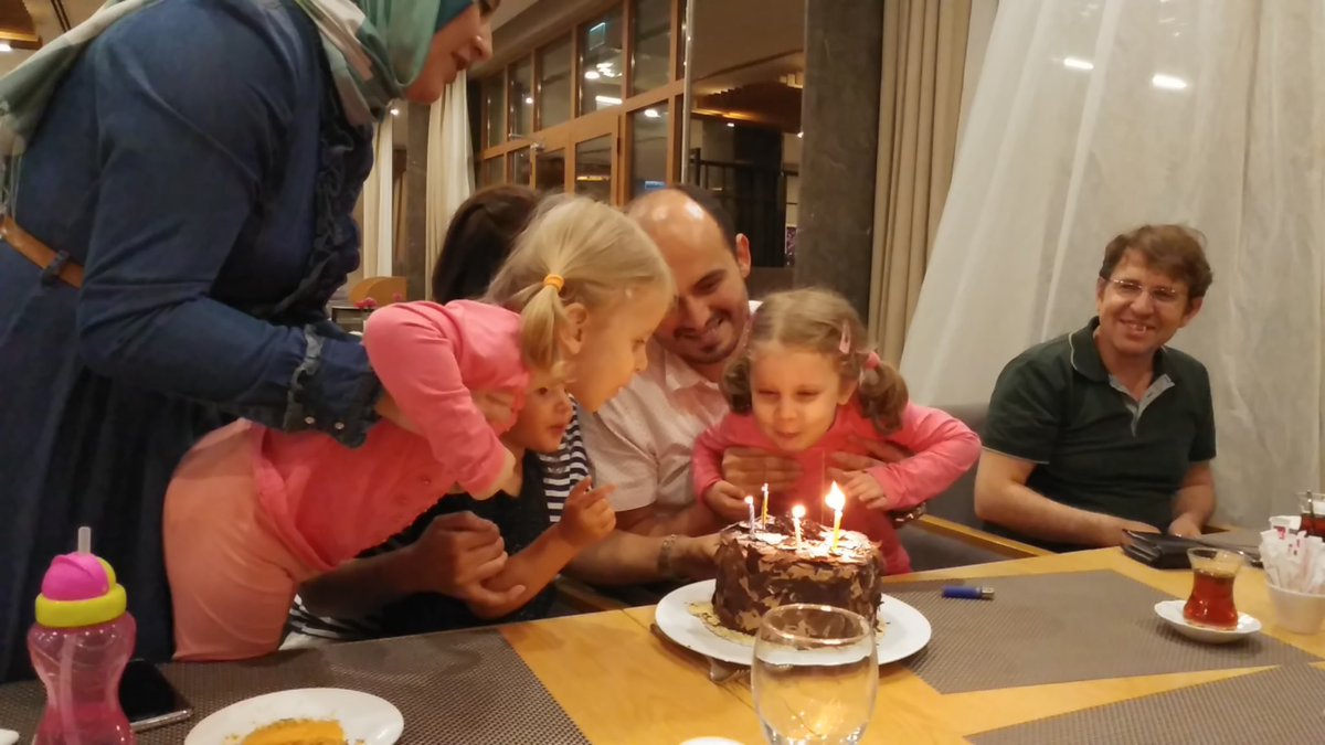 Ölenler  doktor veya  avukat değil, hayaller bitti  umutlar öldü.
Yine ateş düştüğü yeri yakıyor  
Biz yanan ateşe izleyeceğiz sadece..
#konyasehirhastanesi #Kardiyoloji #intihar aciller #ekremkarakaya #hastanelereXrayistiyoruz
#Gideceksin #ÖLDÜRÜLDÜ