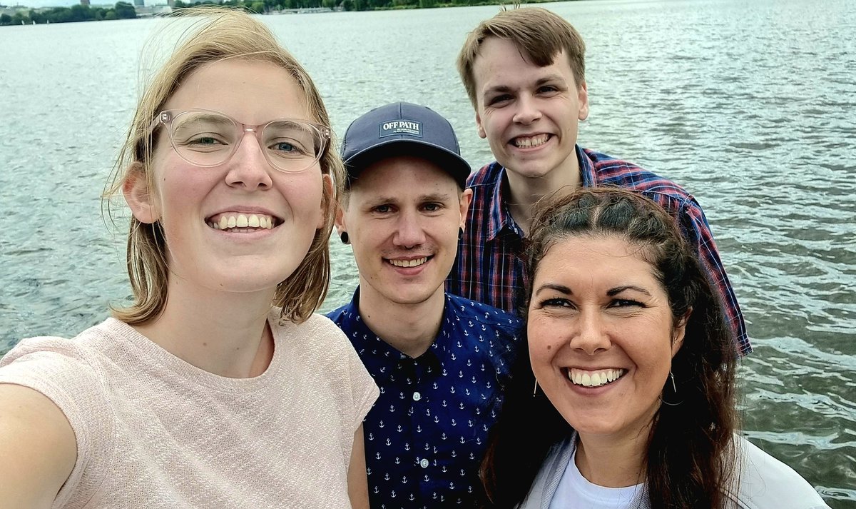 Vundaag hett Vanessa Kossen vun'n NDR dat <a href="/_Niederdeutsch/">Niederdeutschsekretariat</a> un uns för en Fulg 'De Noorden op Platt' in't Ohnsorg-Theater un an de Alster interviewt. ⛵️⚓️

#jungelüüd #platt #plattdüütsch #plattdütsch #plattdeutsch #niederdeutsch #lowgerman #nordischbynature #alster #hamburg #ndr