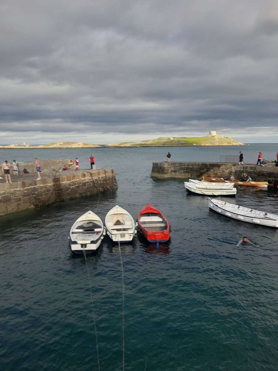 debbie_odonnell's tweet photo. Dublin you beauty. Nowhere nicer when the sun shines right? ☀️ #coliemore #dalkey https://t.co/EhiL390lfY