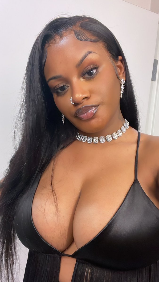 killzeezy's tweet photo. this her. https://t.co/Xoi8XTlWVh
