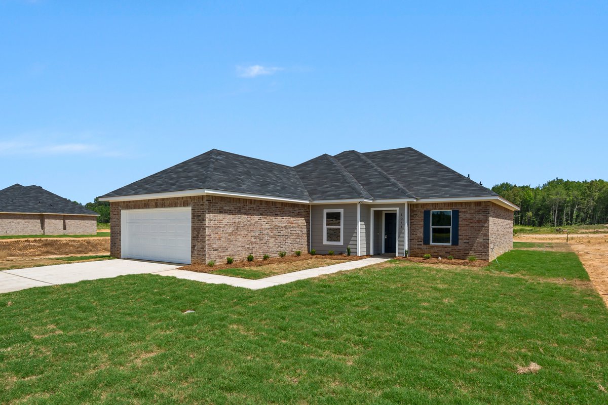 Lighthouse_LCD's tweet photo. Find your "home sweet home" at Pierre Landing, a new community in Frierson, LA.

Enjoy a very desirable rural location that is just minutes from #Shreveport #BossierCity

Tour all 7 plans! ⬇️
https://t.co/vzsADen9DG https://t.co/Tl6KmvLxWR
