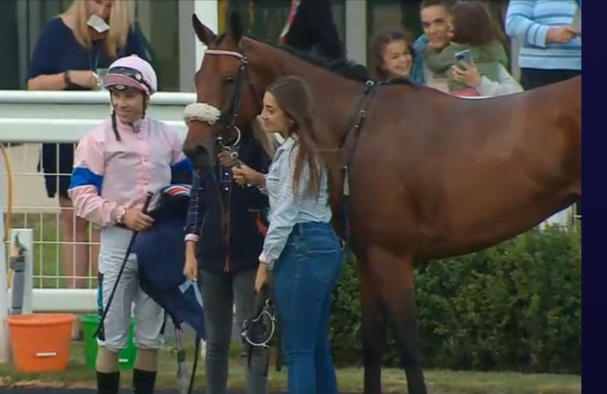 townend_alison's tweet photo. ๐ฅณ๐ฅณ @DonohoeStevie with a patient well judged ride on Moonlit Cloud โ๏ธ takes the last at Bath
#winningWednesday #usehimmore #welldoneStevie https://t.co/0nxpcdbjc4