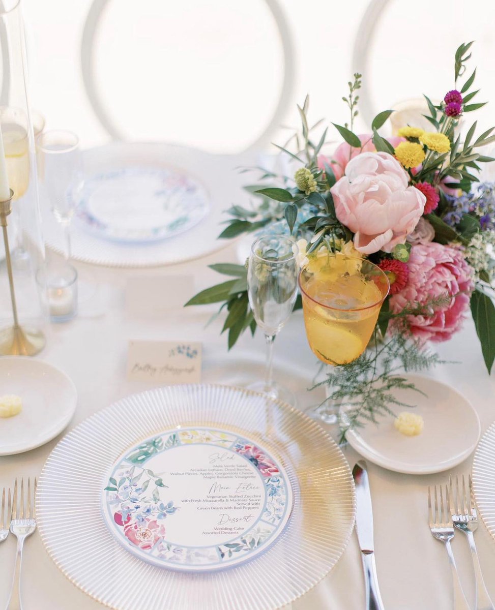 BridalandFormal's tweet photo. Happy #WeddingWednesday! 💍
We love the bright touches of color that our bride, @maddiekaser13, incorporated in her wedding! 💐
Gown: Pauline by @_Enzoani  
Veil: Fairytale by @toni_federici https://t.co/Aa5eaFq8PM
