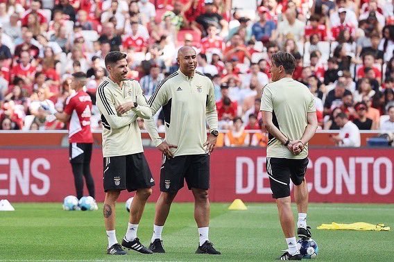 javigarcia06's tweet image. Primeiro treino da época no nosso estádio…que sensação…!!!❤️ Continuamos trabalhando!💪🏻🦅 @SLBenfica