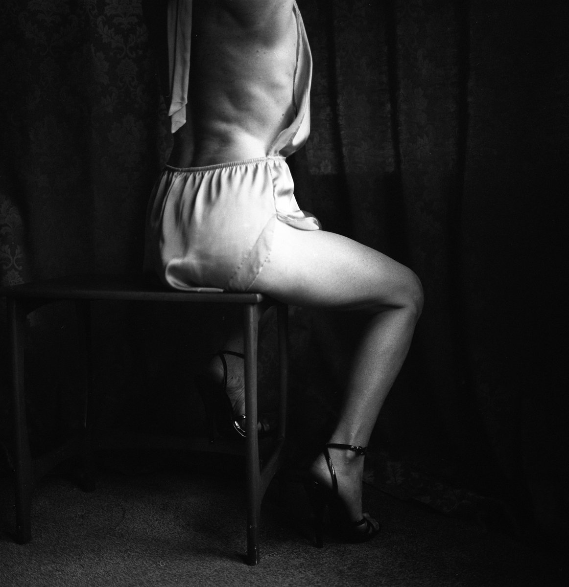 ian_media's tweet photo. A back. To turn on reality. Medium format, film photography, Ilford FP4, 120 https://t.co/G5hw1oqRY1