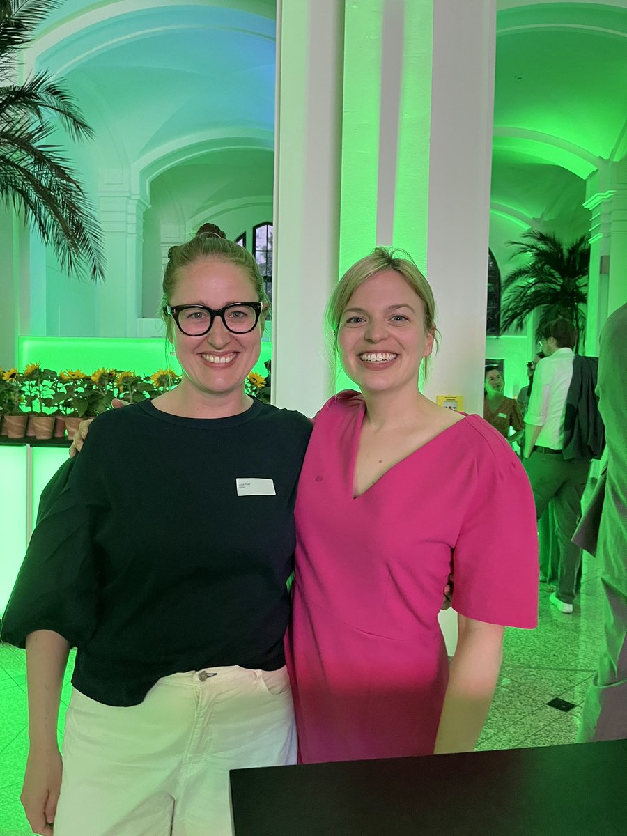 Empowernder Abend mit #RobertHabeck, <a href="/KathaSchulze/">Katharina Schulze</a> und <a href="/LudwigHartmann/">Ludwig Hartmann</a>: „Wir sind den Geschehnissen nicht hilflos ausgeliefert, wir sind politische Wesen und können handeln!“ so unser Vizekanzler. Mut geben statt Angst machen 💪 <a href="/GrueneLandtagBY/">GrüneFraktionBayern</a> @GrueneRathaus_M