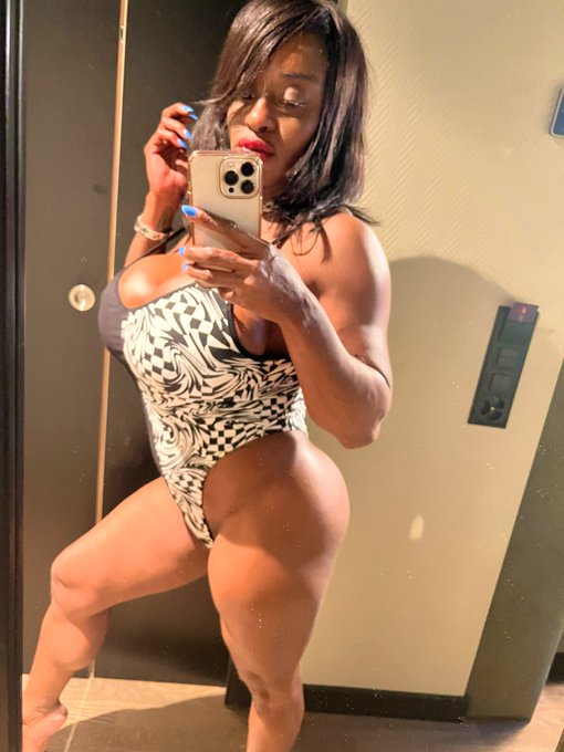 I love showing off my sexy legs !!! https://t.co/WVy5XMqUIJ #legs #workout #ebonygoddess #fitness #kelliprovocateur<a href="/tag/humpday"class="tags"><span>#humpday</span></a><a href="/tag/gymtime"class="tags"><span>#gymtime</span></a><a href="/tag/legday"class="tags"><span>#legday</span></a><a href="/tag/fitness"class="tags"><span>#fitness</span></a><a href="/tag/workout"class="tags"><span>#workout</span></a><a href="/tag/gymgirl"class="tags"><span>#gymgirl</span></a>