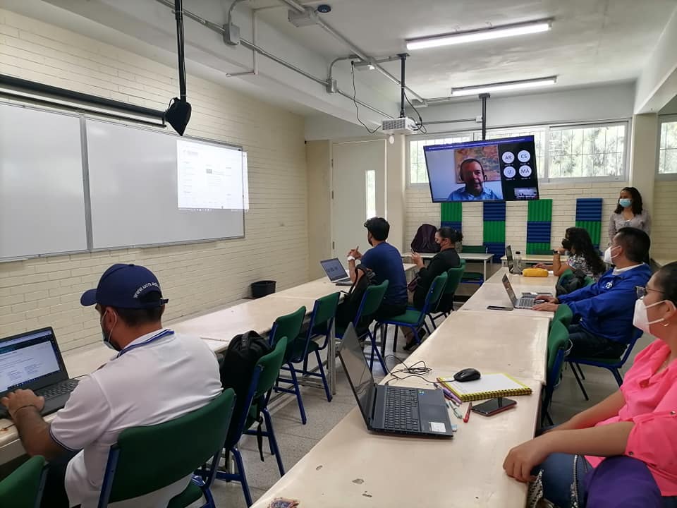iiia_uv's tweet photo. 😍 🧠 ¡¡ Con entusiasta participación, comenzó el primer día de actividades del 2o Seminario Iberoamericano de Pensamiento Computacional (#SIPECO 2022) organizado por la @AmexcompAC, la @SCo2_ y el @iiia_uv !! 👨💻 👩💻 https://t.co/WWHC0PwihZ