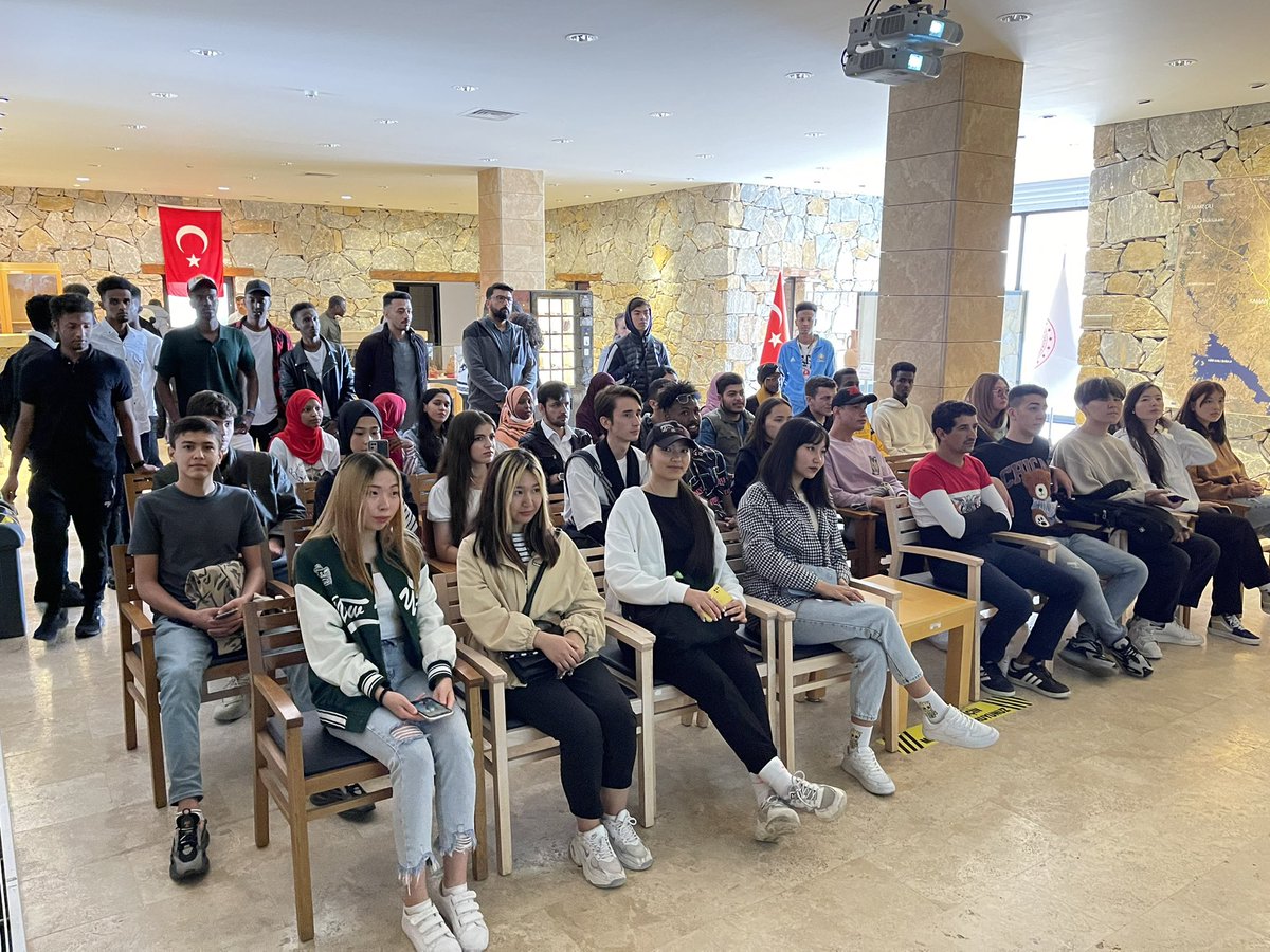 ahievrantomer's tweet photo. Türkçe öğrenmeyi destekleyici faaliyetler kapsamında Kaman ilçesi Kalehöyük Mevkiinde düzenlenen kültür gezisi programımızda öğrencilerimiz Kırşehir'in tarihi ve doğal zenginliklerini tanıdılar. 

@Env1d2er @Mahmut_Sami @AlkayaAkif @cerenoguz_ @alagoz_ebru https://t.co/eTh7LAP4XO