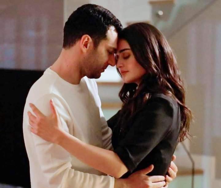 سرقت , رقة الدنيا ودلالها , واستقرّت في عينيك .❤️