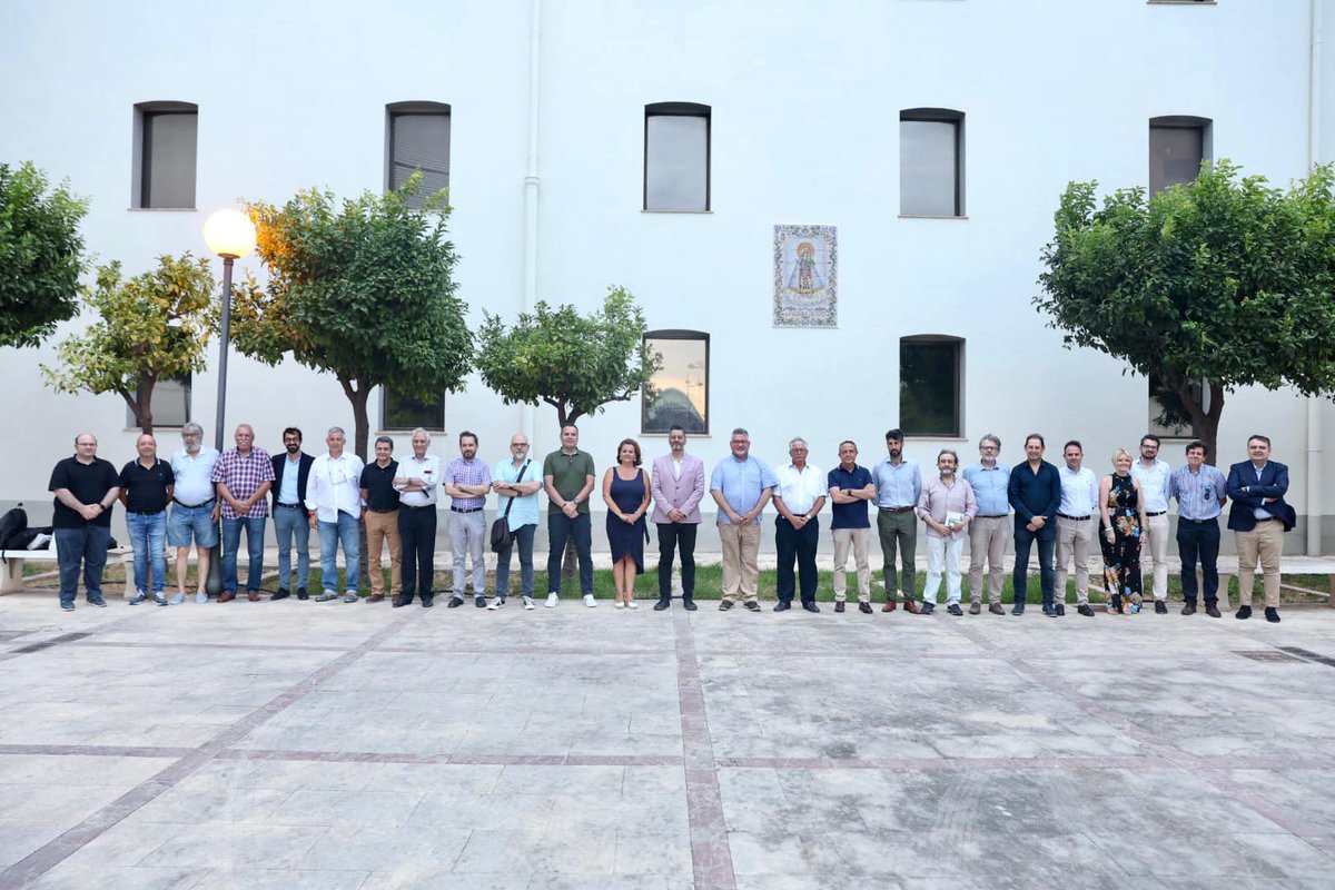 act_fallera's tweet photo. Empiezan los trabajos de las mesas de organización del Congreso Fallero y de redacción del anteproyecto de Reglamento. Las personas integrantes se han reunido esta tarde en @JCF_Valencia iniciando de esta forma la preparación del precongreso.

📸 @Fotofilmax 

#fallas #falles https://t.co/zfiC9iI0mT