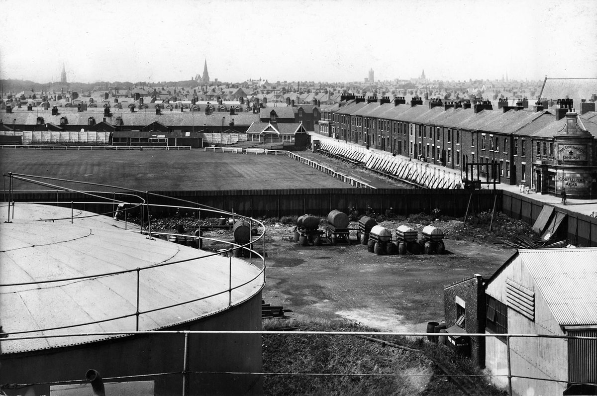Hendon circa 1937. This is the old cricket pitch - now occupied by the Raich Carter Centre. Commercial Road in front of the fence in the centre. #Sunderland