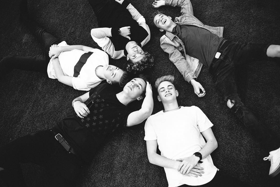 Danaorlando5's tweet photo. Estoy tan orgullosa de todo lo que lograron,de todas las sonrisas que me sacaron, pero no voy a mentir estoy destrozada por estΓ‘ noticia, los amo y siempre voy a querer lo mejor para ustedes β¨ #WhyDontWe #Freewdw #WDWFREE https://t.co/xa3o5wAahk
