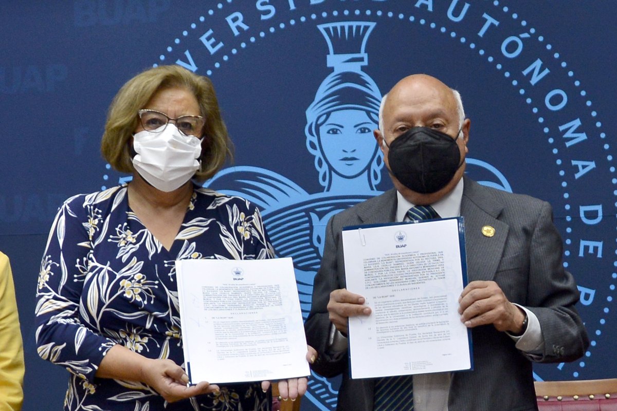 BUAPoficial's tweet photo. 📰#BoletínBUAP

📈Facultad de Contaduría de la BUAP impulsa competencias profesionales en el área contable.
✍️Firma convenio con la Asociación Mexicana de Contadores Públicos, Colegio Profesional en Puebla.

ℹ️Más información aquí: https://t.co/yerhNtz0ql https://t.co/LhAJ5zhf2a