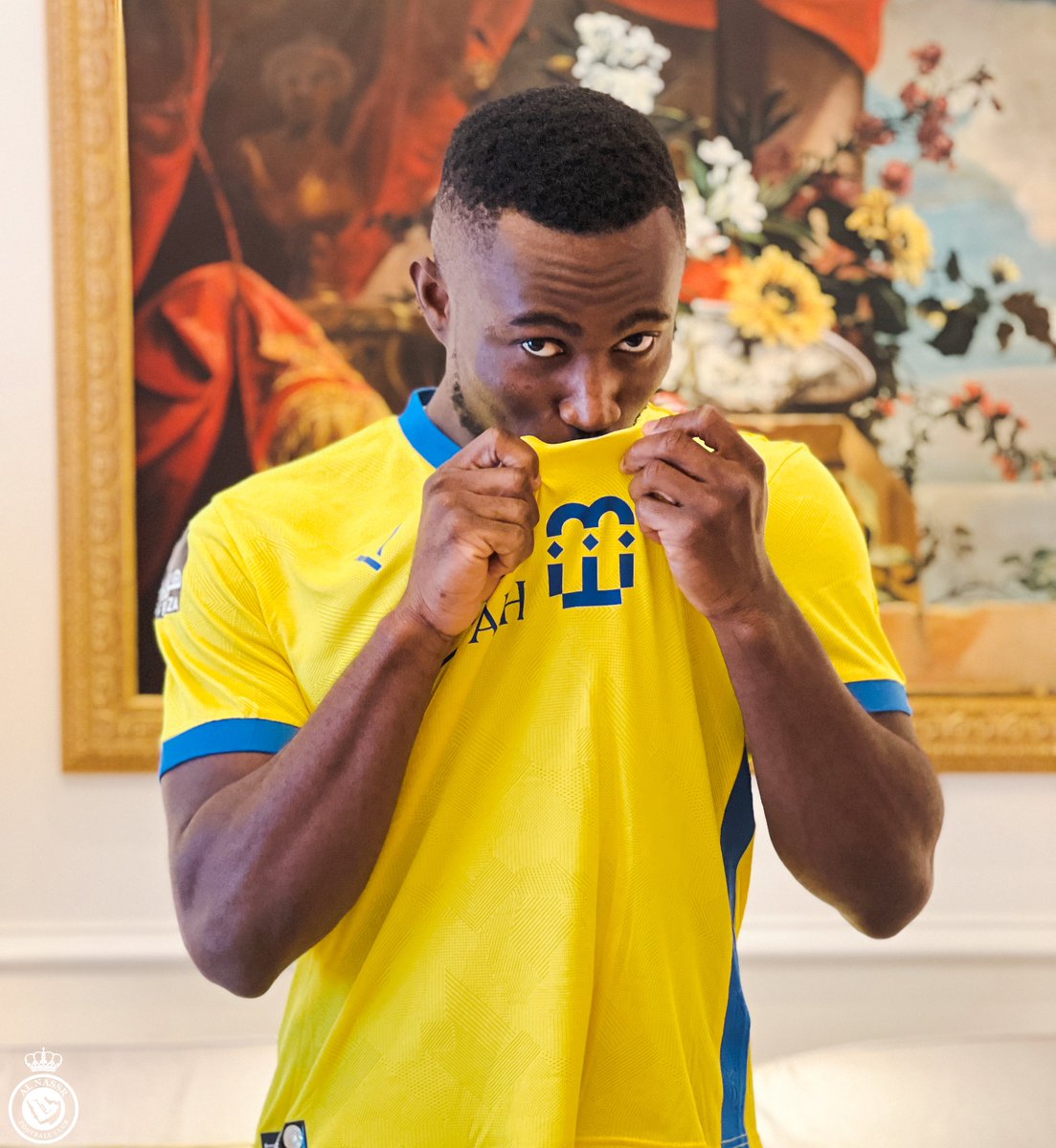 رسميًا ✅
وقع رئيس مجلس إدارة نادي ⁧#النصر⁩ الأستاذ مسلي آل معمر عقدًا مع نجم منتخب ساحل العاج غيسلان كونان 🤩
وذلك في صفقة انتقالٍ حرّ، و بعقد يمتد لـ 3 سنوات .
متمنين له التوفيق مع ناديه ⁧#العالمي⁩ 💪
⁧#كونان_نصراوي 💛