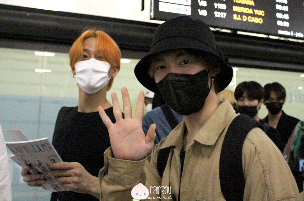 rainboupeach's tweet photo. 050722 T1419 at AICM 

#T1419 #T1419_IN_MEXICO #T1419inMexico #T1419_Is_Coming #티일사일구 @T1419_official https://t.co/bYtzlWog6q
