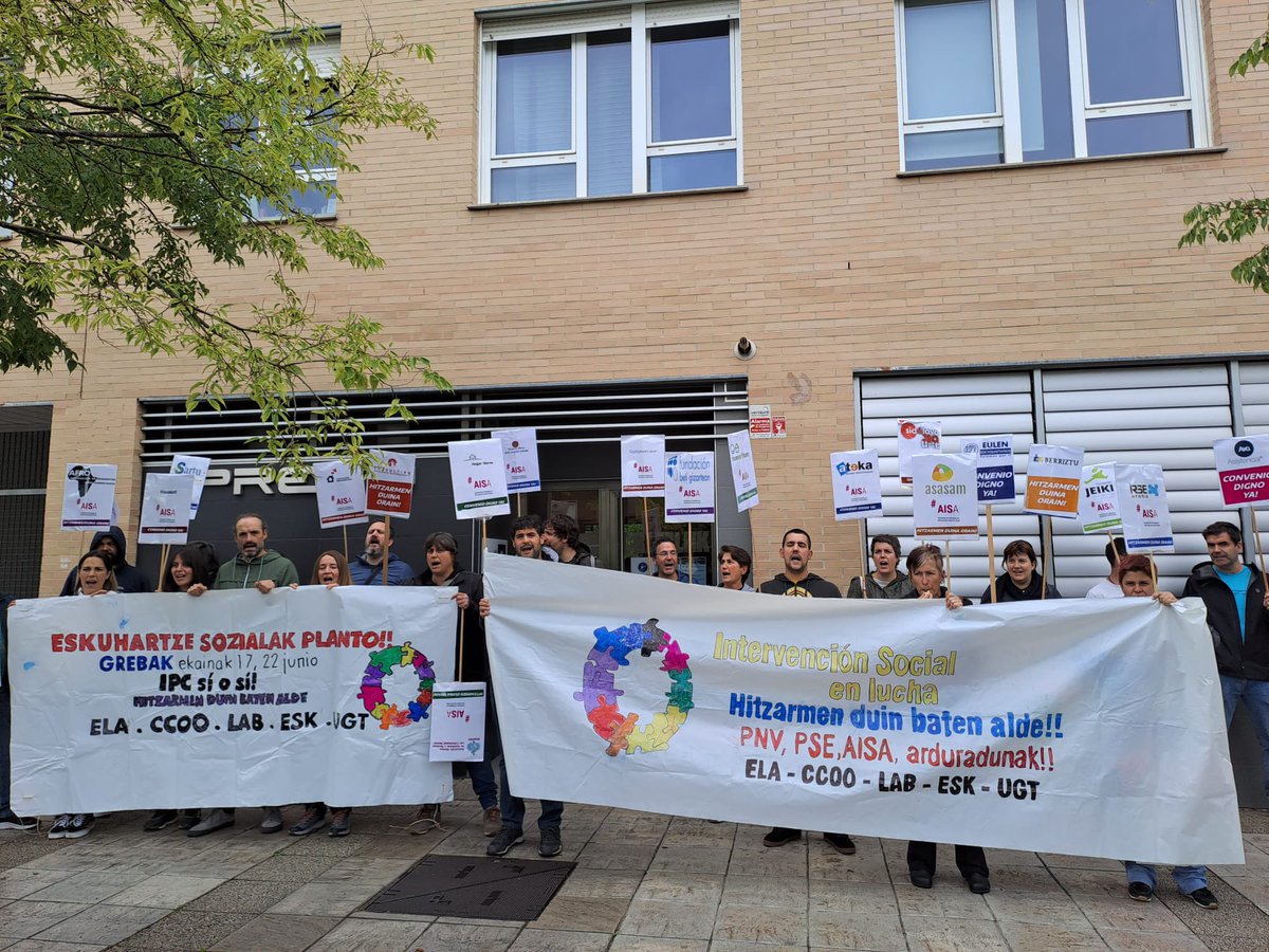 %#IntervencionSocial en lucha. Concentración a las puertas del PRECO previa a la Mesa negociadora del convenio de intervención social.