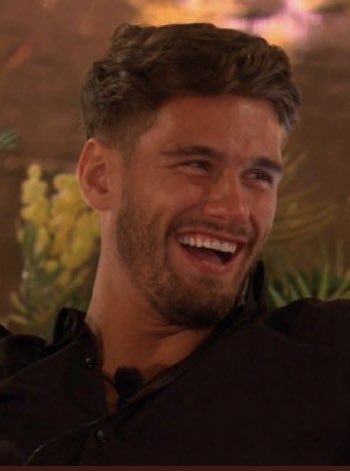 peepeepoopoopiz's tweet photo. Who are we voting off as soon as possible?! 😄😄 #LoveIsland https://t.co/GyptXyTD3j