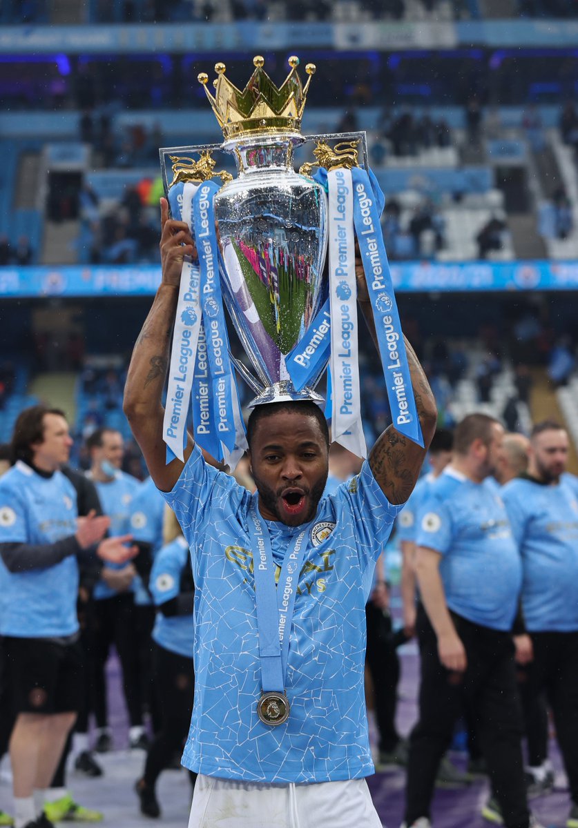 🔵 Raheem Sterling: por que esse cara? O 'semáforo' @FabrizioRomano ficou verde pra Sterling ir pro Chelsea, por £45m. Daí, a torcida do Chelsea se pergunta: por que Thomas Tuchel, um sábio do esporte, fez logo dele uma prioridade? É isso que essa thread tenta traçar 🧵 Segue