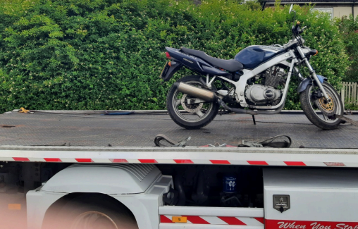 WYP_LeedsEast's tweet photo. PC Campbell from the Temple Newsam & Halton #NPT Team, conducted patrols on the Wykebecks last week due to reports of a motorcycle #speeding.
The motorcycle was found with #falseplates, damage on the ignition. Suspected to be #stolen, the vehicle was #seized.
#YouSaid
#WeDid https://t.co/LtE3uh1kUJ