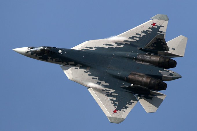 Su-57 Stealth Fighter: News #8 - Page 13 FXAsIy-WAAAyyP8?format=jpg&name=small