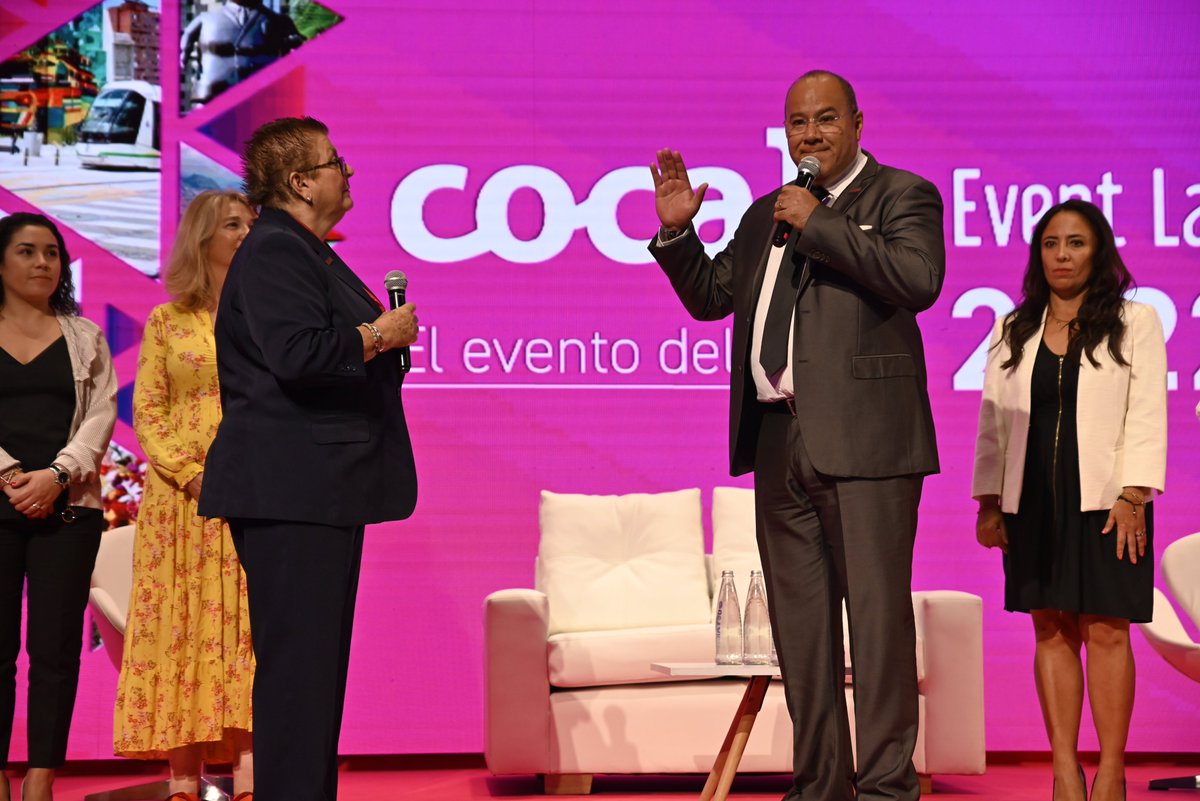 ASOEVENTOS's tweet photo. En Cocal + Event Lab 2022 presenciamos la posesión de la nueva Junta Directiva de @COCAL_ASOC. 🎉👏🏻 Les deseamos los mayores éxitos fortaleciendo la industria de los eventos en Latinoamérica. 💫🤩

#ExperienciaCocal38 #EventLabCocal2022 #UNIDOSCrecemos https://t.co/b1ONXS9VMj