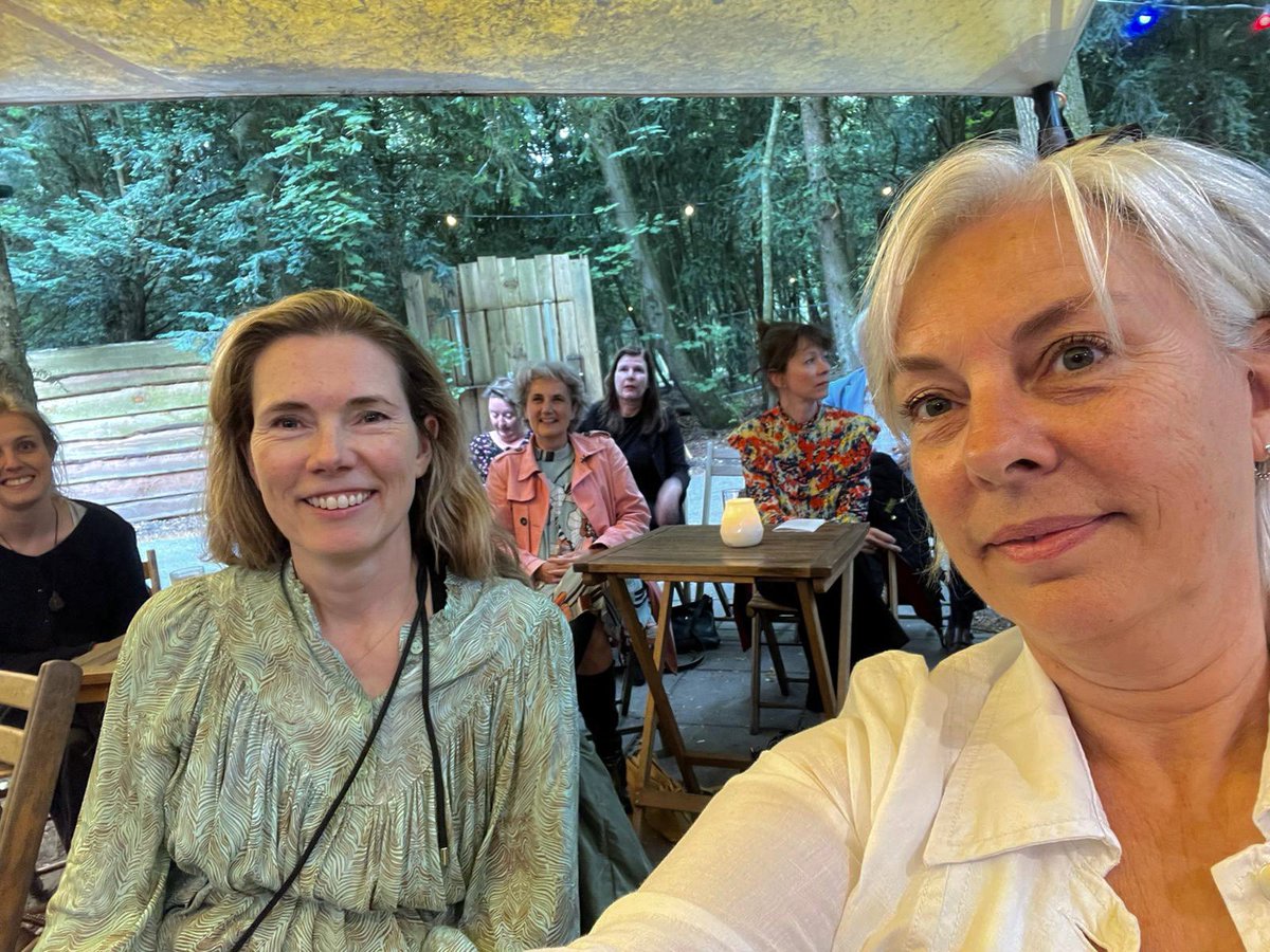 FemkeLagerveld's tweet photo. Vandaag met @RaadAmstelveen wo. @JetSmit1 op werkbezoek geweest bij het #Bostheater waar de 9 professionele cultuurinstellingen zich presenteerden. Mooie, diverse en geïnspireerde verhalen.
#vvd #cultuur #schouwburg #cobra #JAN #P60 #platformC #bieb #griffioen #poppentheater https://t.co/V9yY5ZWvgC