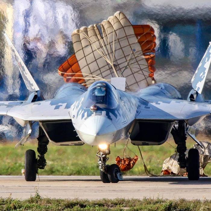 Su-57 Stealth Fighter: News #8 - Page 14 FXAtzxjWIAAiJ_E?format=jpg&name=900x900
