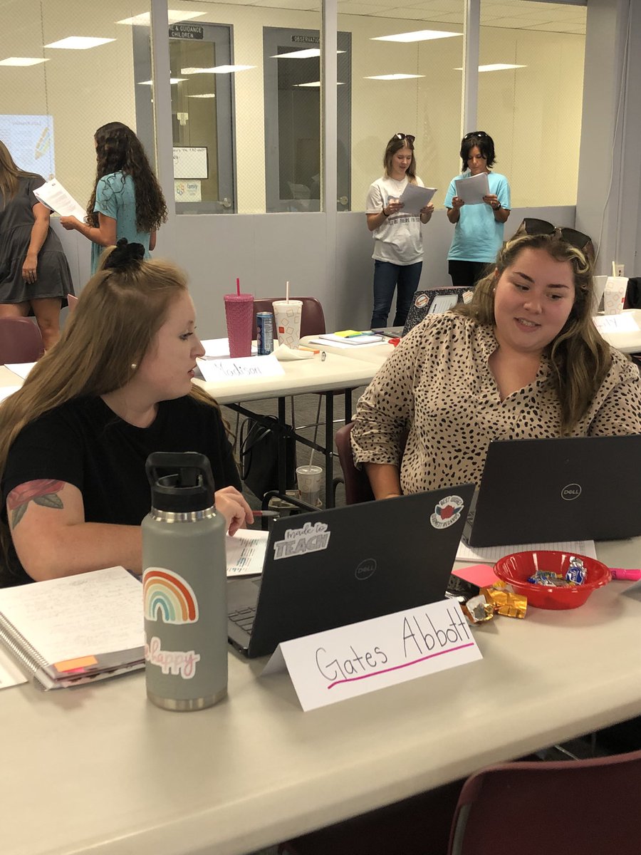 ShaunaMPhillips's tweet photo. Today was all about phonics and practicing the lessons. @loudoncountysch #Read360 #LiteracyMattersTennessee https://t.co/n48H110YXM