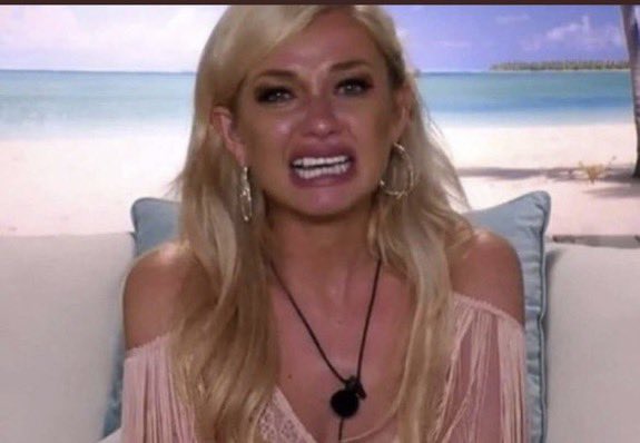 abbyyyobrien's tweet photo. Everyone hold hands #loveisland https://t.co/NjpS8xU62H