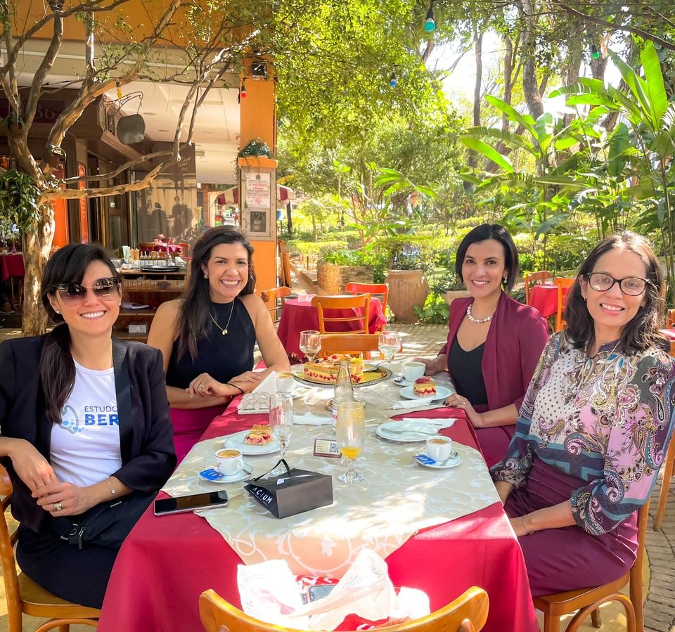 leticiakawano's tweet photo. Visiting #BERTHAstudy HUB center, Brazil 🇧🇷

Thank you for the warm reception and for the delicious lunch

Happy birthday 🎂🎉 #LucianaLorençoni with #LiciaMota #LucianaMuniz https://t.co/4IMSWpo7cl