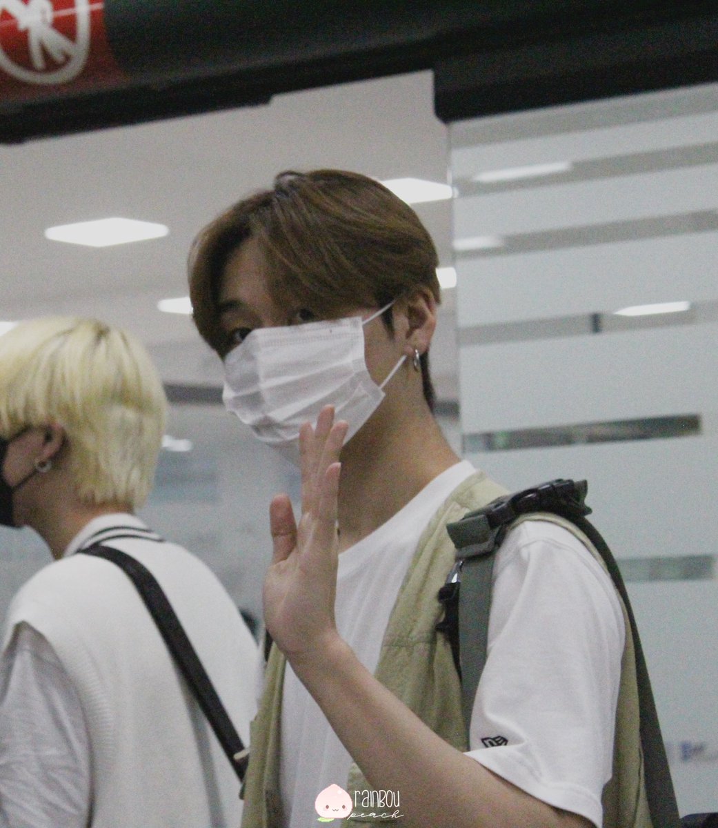 rainboupeach's tweet photo. 050722 T1419 at AICM 

#T1419 #T1419_IN_MEXICO #T1419inMexico #T1419_Is_Coming #티일사일구 #Zero #제로 @T1419_official https://t.co/eiT72ZYXZb